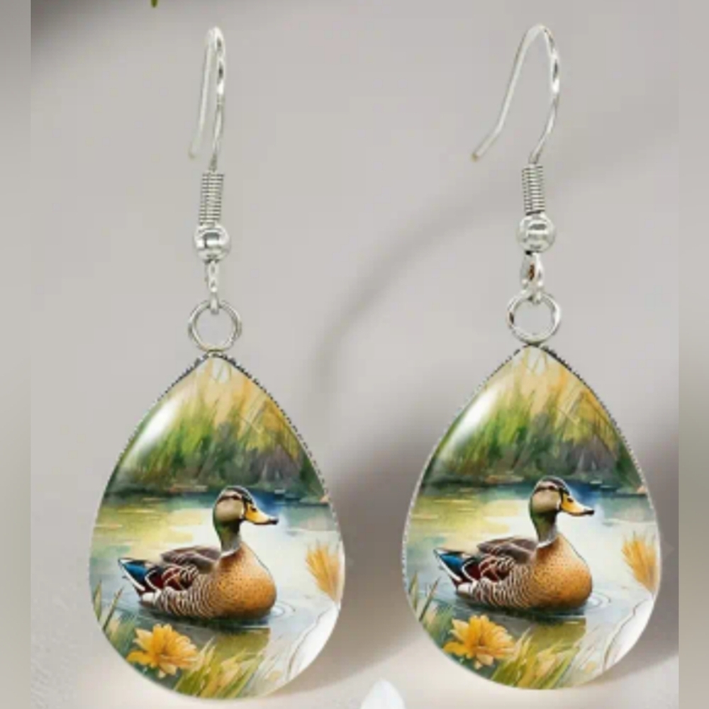 New Boho Fun Artsy Summer Animal Duck Dangling Teardrop Crystal Glass Earrings